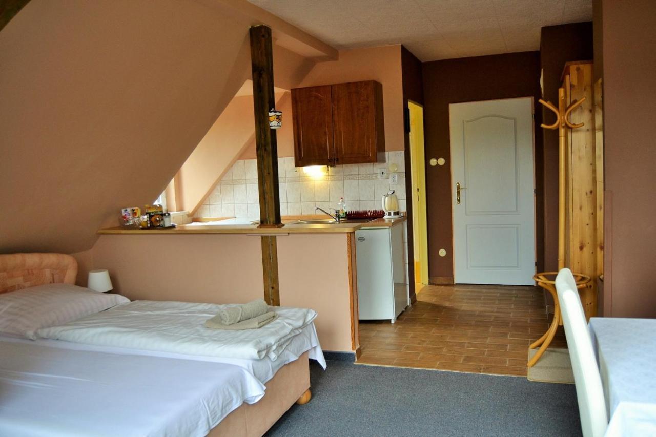 Apartments Nicol Карловы Вары Экстерьер фото